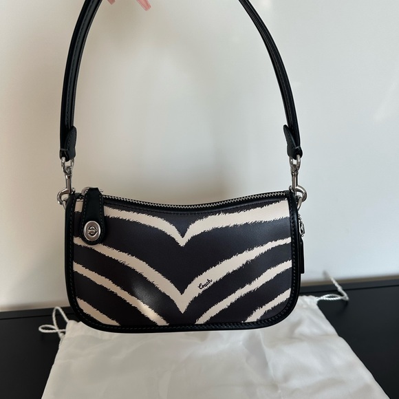 Coach Swinger 20 Purse - Picture 2 of 4